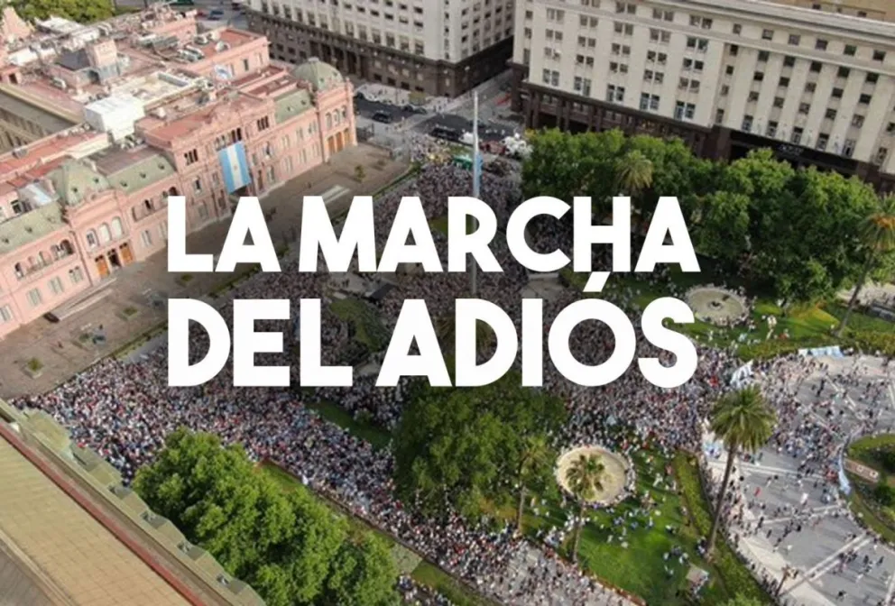 La Plaza de Mayo empezó a llenarse para el acto de despedida de Mauricio Macri