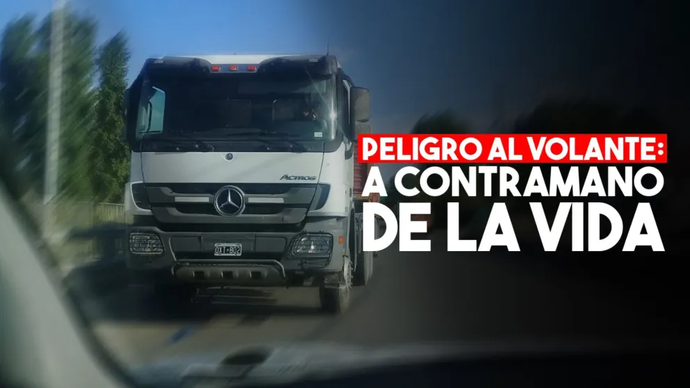 Un camionero manejó en contramano por una calle transitada