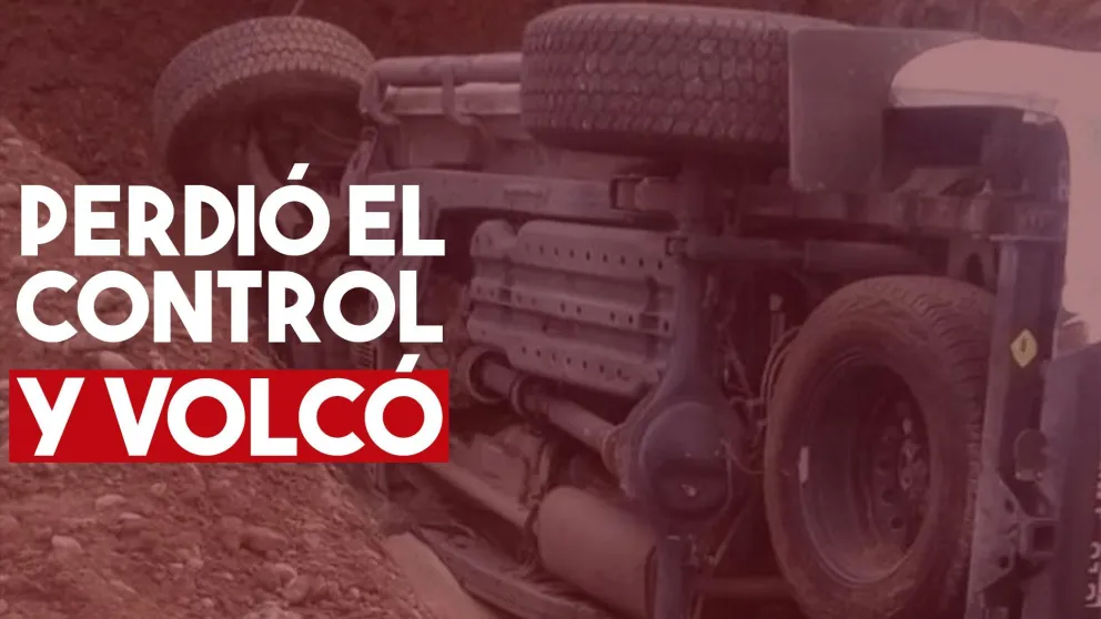 Perdió el control, volcó y terminó incrustado en una zanja