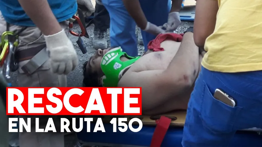 Así fue el rescate del motociclista que cayó a un precipicio en la Ruta 150