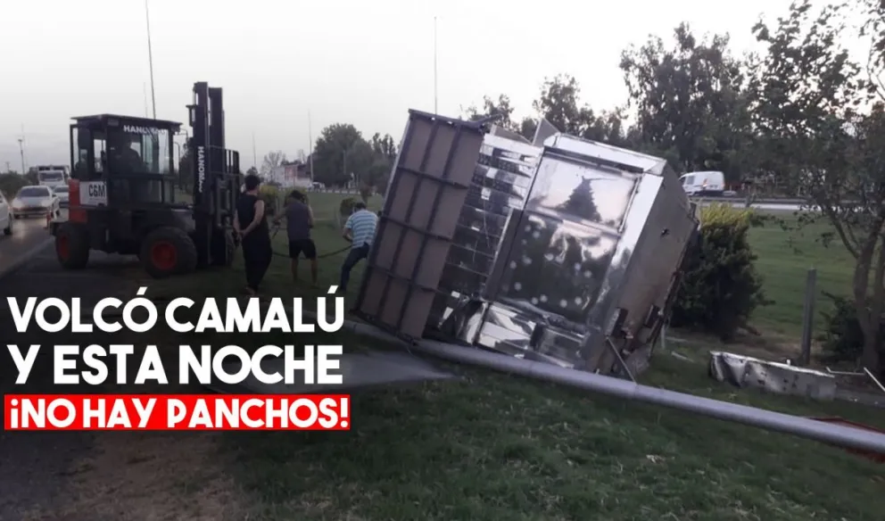 Una traffic perdió el control y volcó el carro panchero que remolcaba