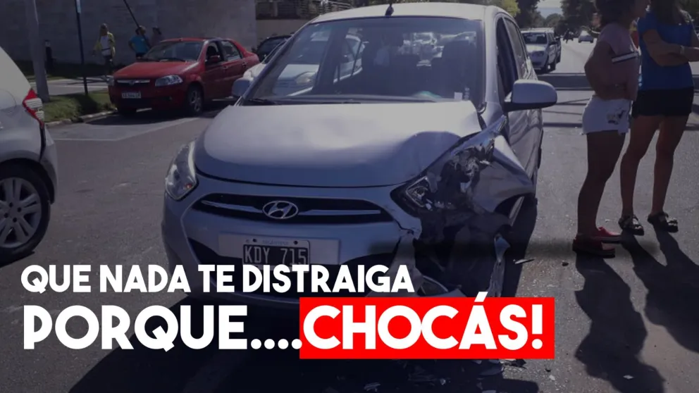 Choque frente al Centro Cívico
