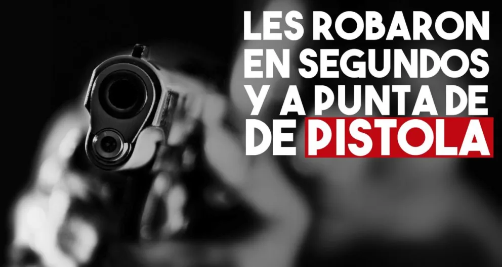 Pararon para ir al baño y les robaron todo a punta de pistola