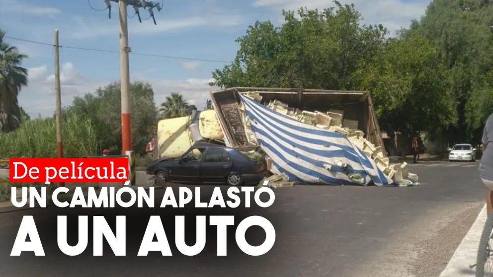 Un camión con uva aplastó a un auto en Angaco