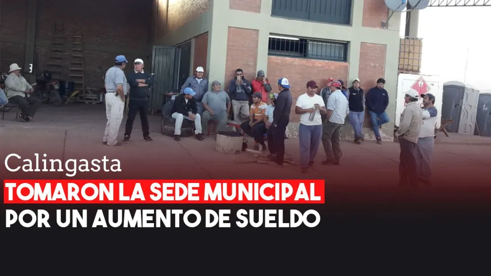 Empleados municipales de Calingasta tomaron la sede para reclamar un aumento de sueldo