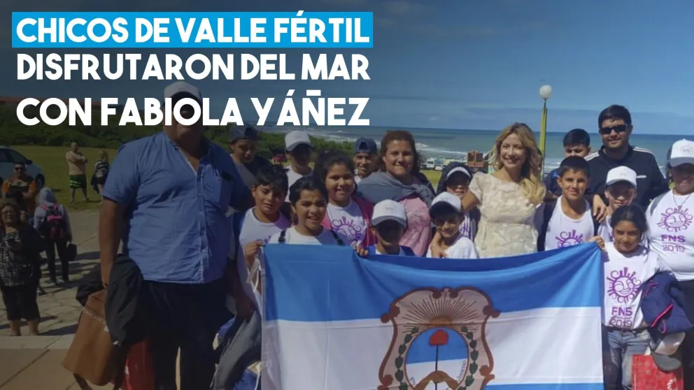 Jóvenes de Valle Fértil visitaron el mar por primera vez junto a la Primera Dama