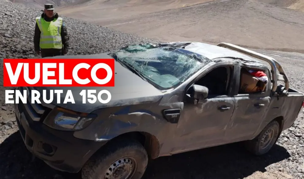 Dos ciudadanos chilenos volcaron en la Ruta 150
