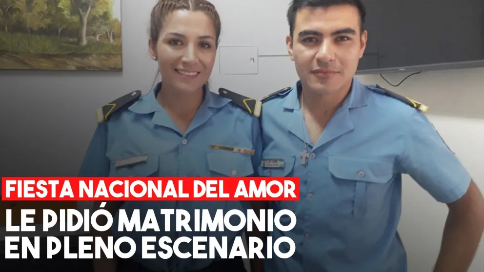 Un policía le pidió matrimonio a su pareja en pleno escenario de la Fiesta del Sol