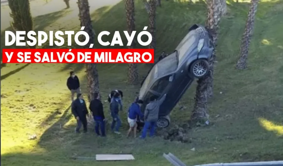 Circunvalación y Ruta 40: iba en auto, pasó de largo y cayó al espacio verde
