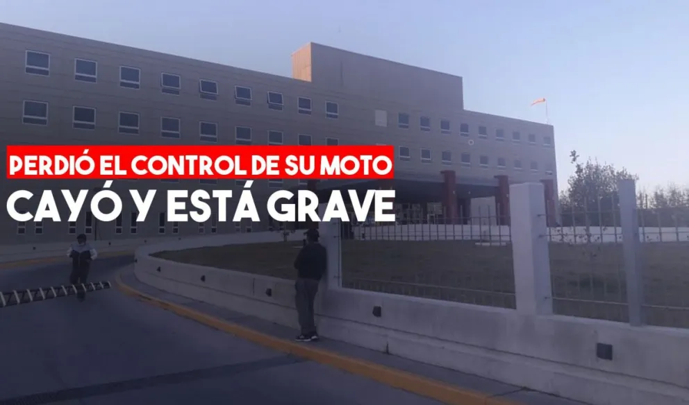 Perdió el control de la moto y cayó, está grave