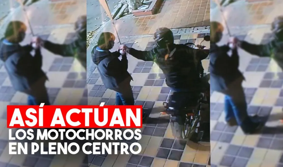 Un motochorro le arrebató el celular a un joven en pleno centro y quedó filmado