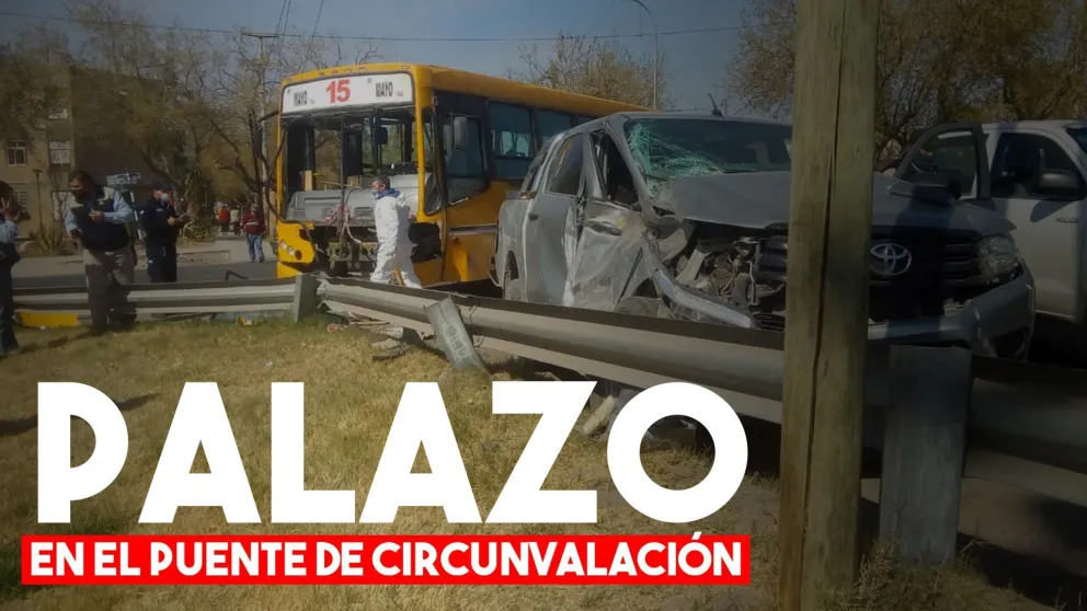 Fuerte choque entre un colectivo y una camioneta