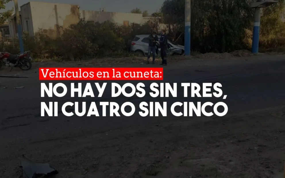 Un fuerte choque en Ruta 40 terminó con otra camioneta en un zanjón