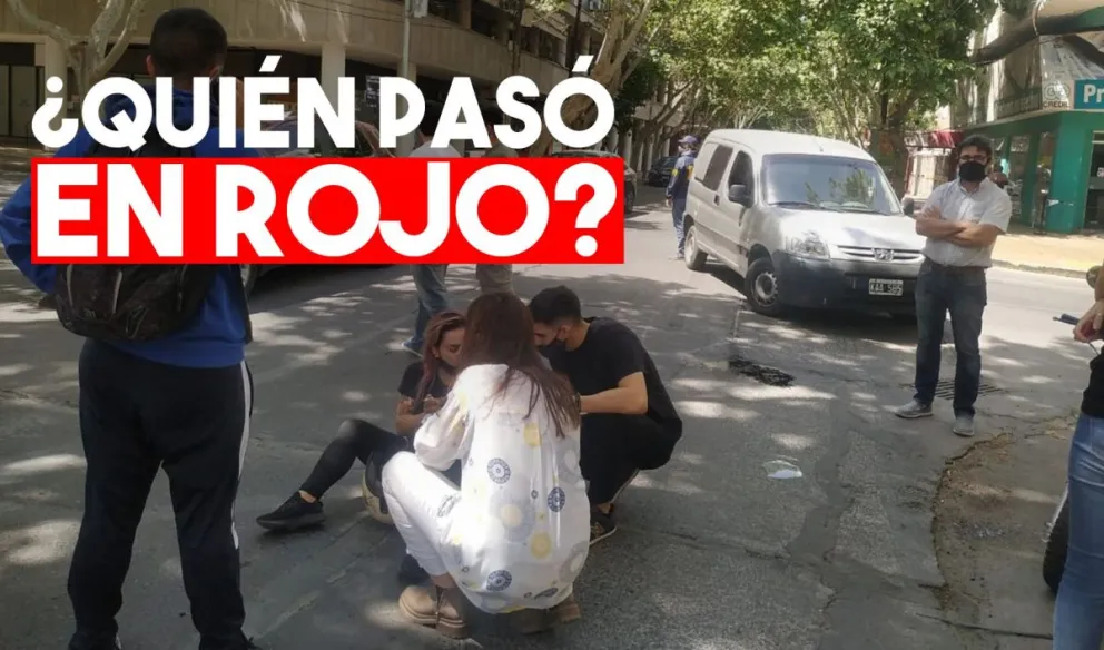 En pleno centro, una camioneta impactó a una motociclista