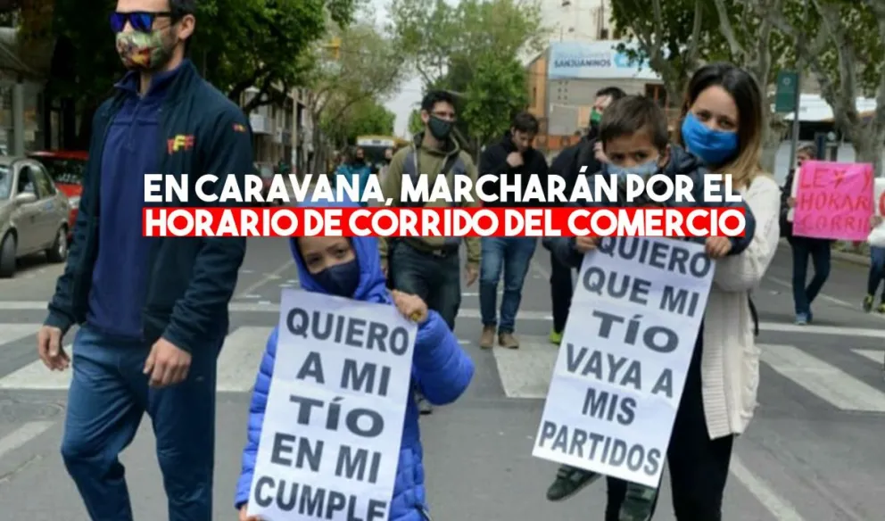 Bajo el lema "el comercio está de luto" empleados de comercio marchan por el horario de corrido