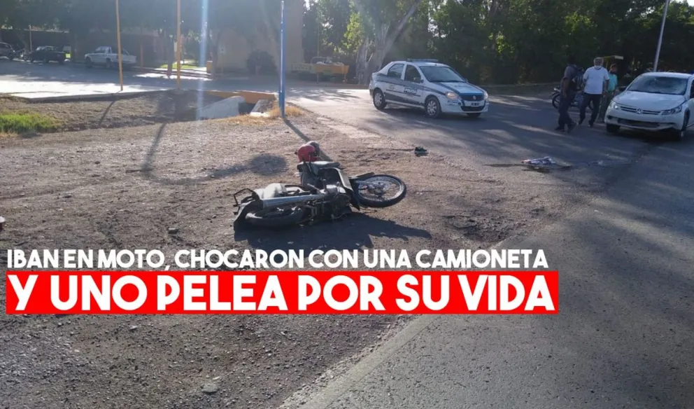 Un joven de 20 años conducía una moto chocó con una camioneta y está grave