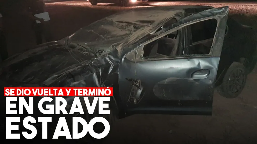 Un conductor se dio vuelta con su auto y terminó internado