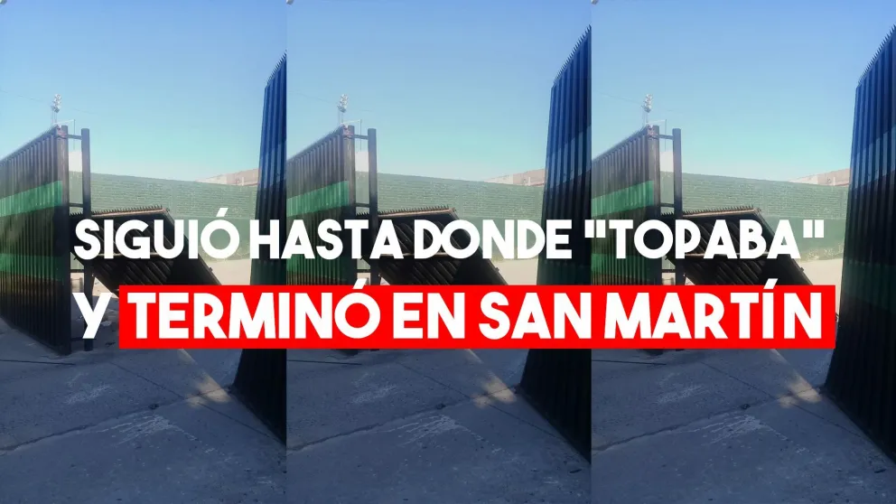 Un auto chocó y rompió el portón de San Martín