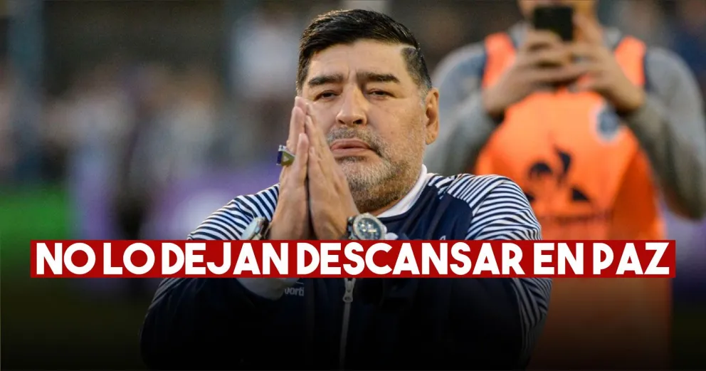 Un empleado de la funeraria se sacó una foto con el cadáver de Maradona
