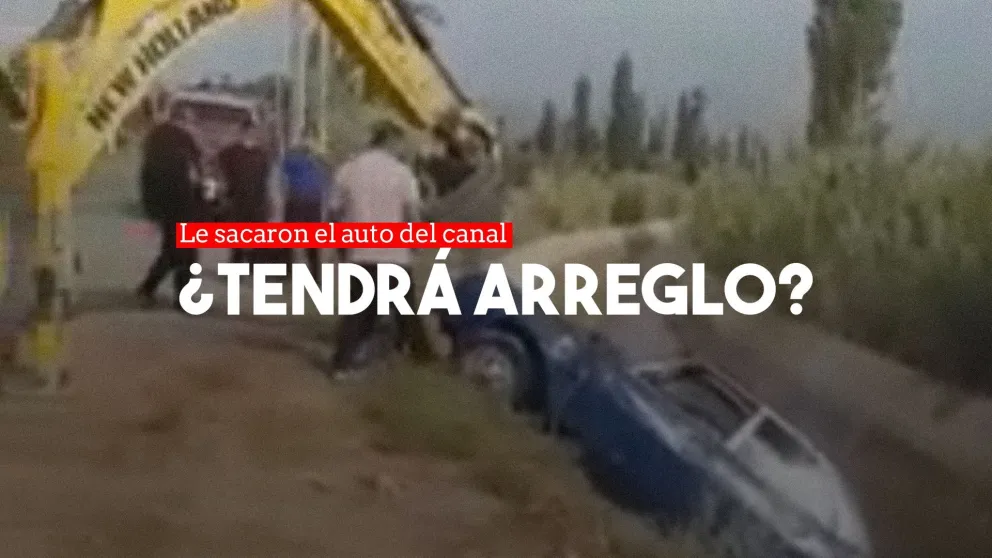 Así sacaban el auto del hombre ofuscado por una falla mecánica