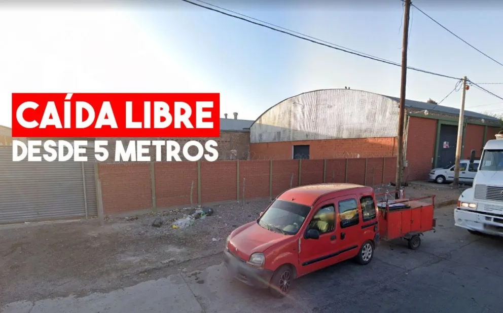 Cayó del techo de un galpón y está grave