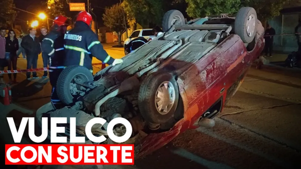 Perdió el control del vehículo y volcó