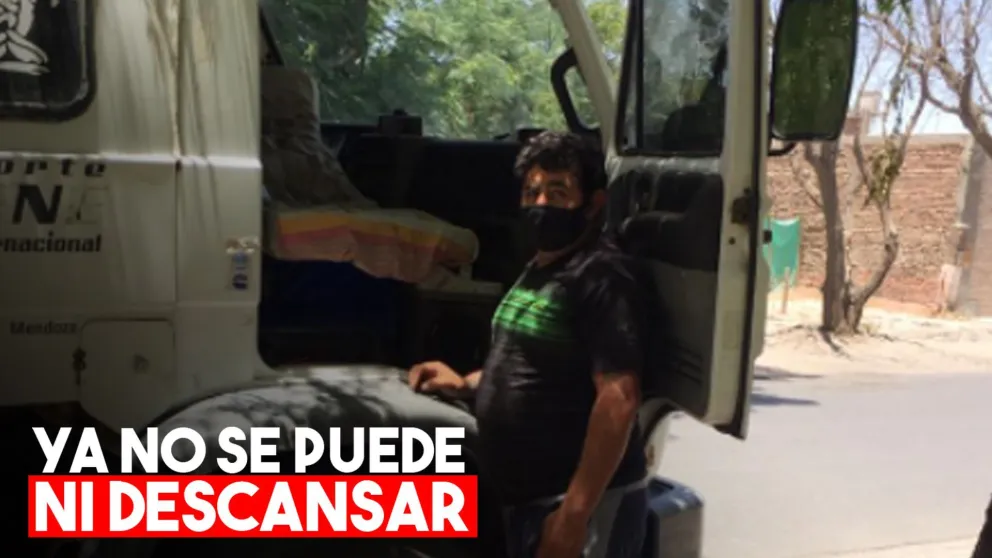 Dormitaba en su camión y un delincuente le robó la plata del bolsillo