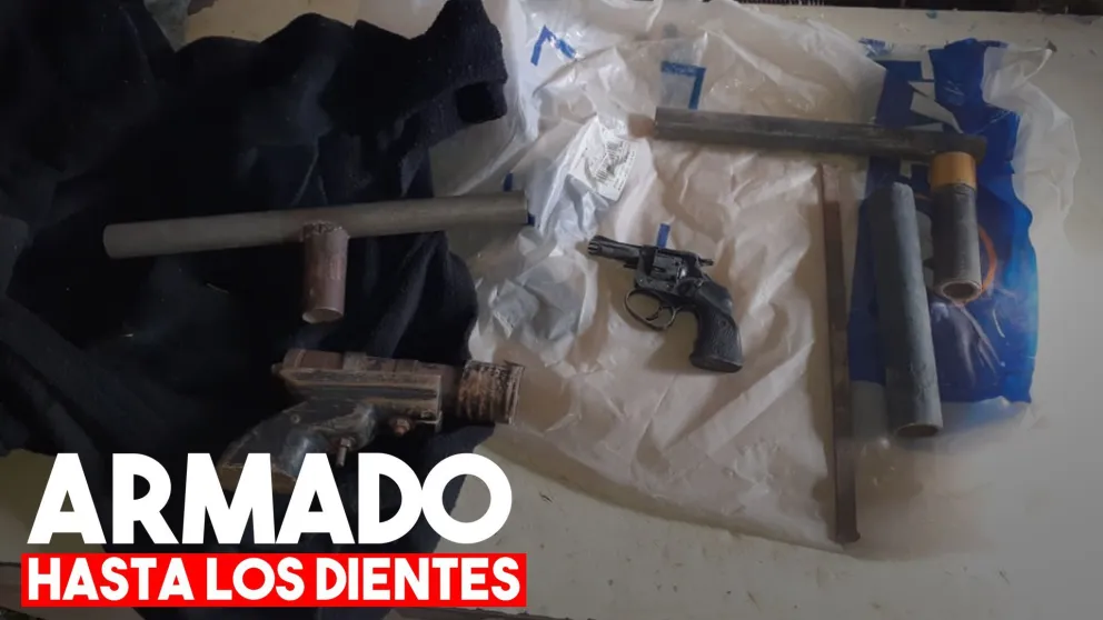 Lo detuvieron porque tenía dos tumberas y un revólver