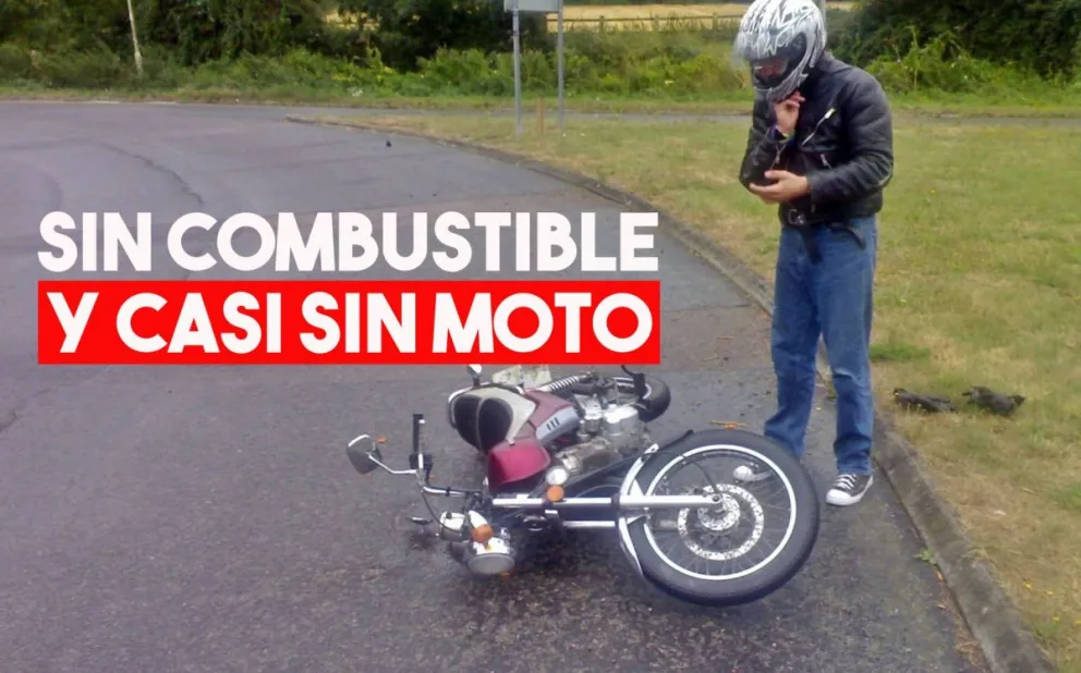 Se quedaron sin combustible en la moto y se la quisieron robar