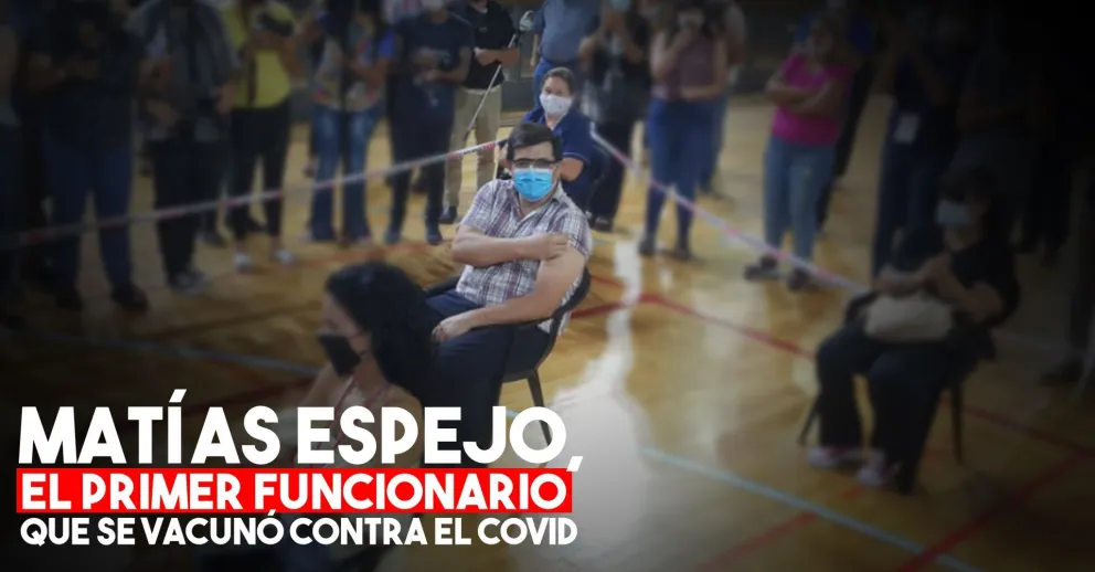 Matías Espejo, el primer funcionario que se vacunó