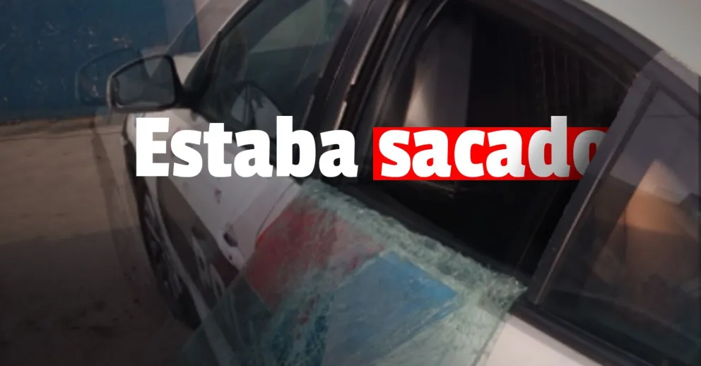 En un ataque de furia causó desorden en la calle y al ser detenido pateó el patrullero