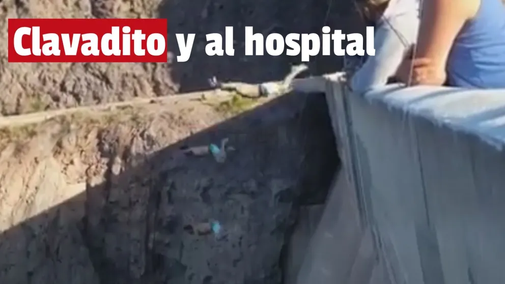 Video: Se tiró desde el paredón de un dique en Mendoza, sufrió varios golpes y tuvieron que rescatarlo