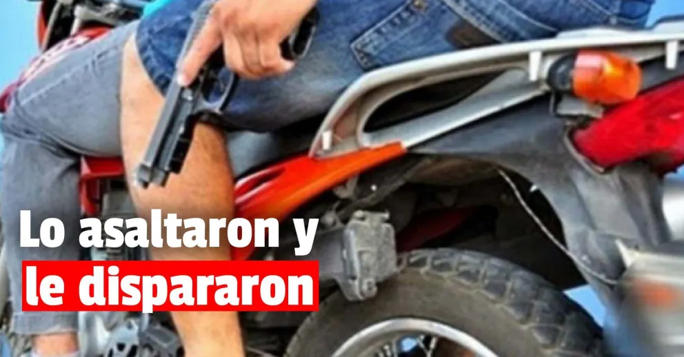 Motochorros armados asaltaron a un joven al llegar a su casa