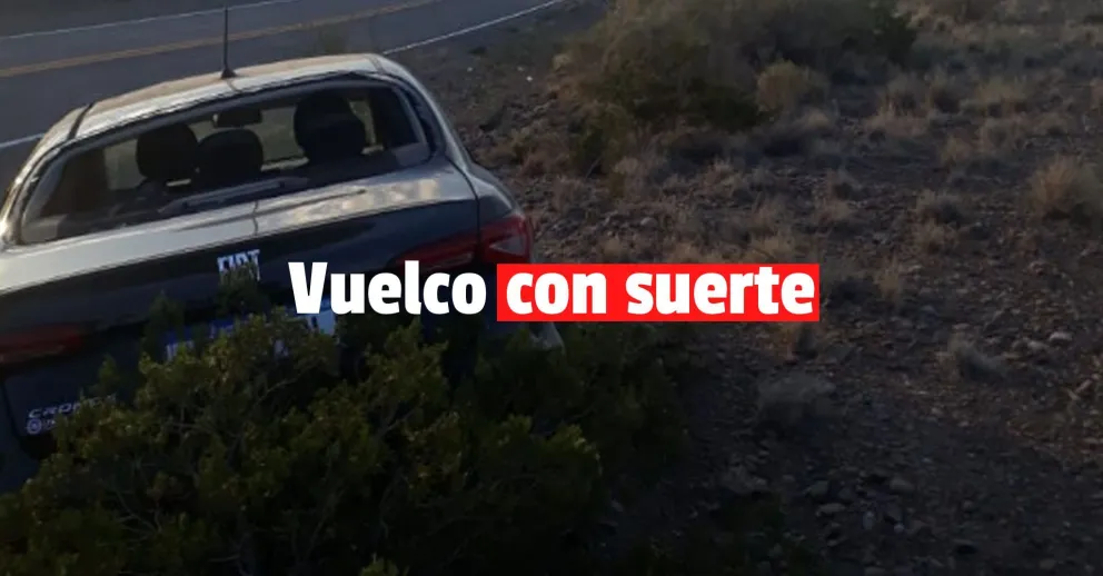 Perdió el control de su vehículo y volcó