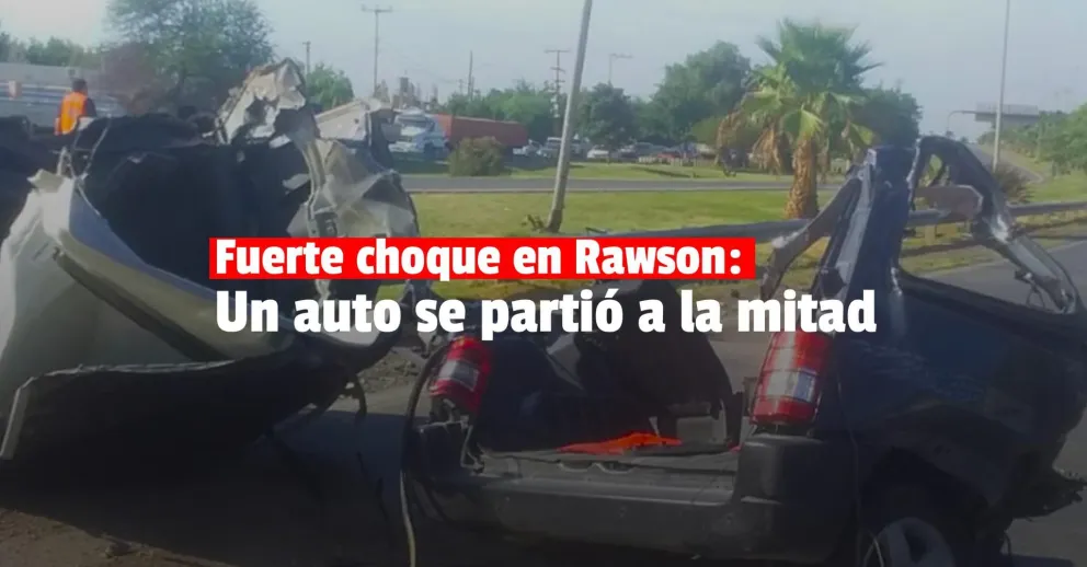 Grave accidente en Rawson: un auto quedó partido a la mitad