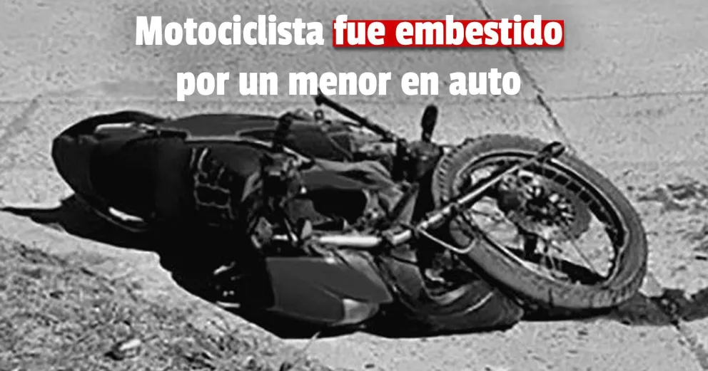Un choque entre un auto y una moto dejó a un hombre internado