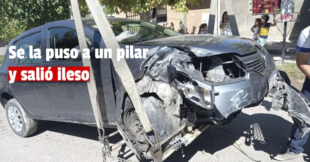 Rivadavia: un automovilista perdió el control e impactó contra un pilar