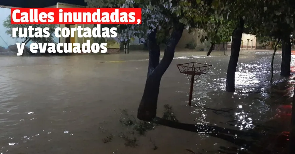 Una intensa lluvia causó el corte de calles y un matrimonio tuvo que ser evacuado