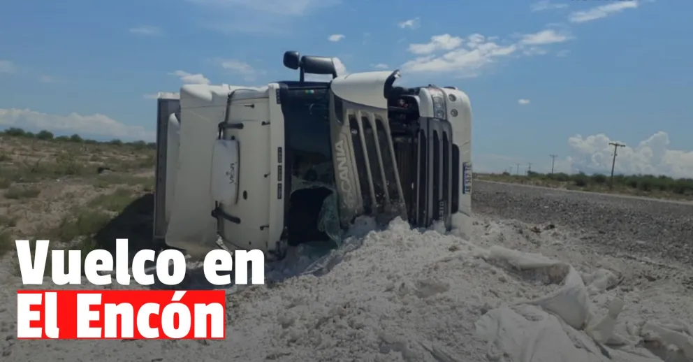 Un camionero cordobés volcó en El Encón