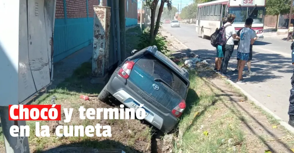 Dos jóvenes protagonizaron un aparatoso choque en Capital
