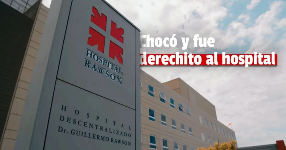 Una moto y un auto chocaron en Rivadavia