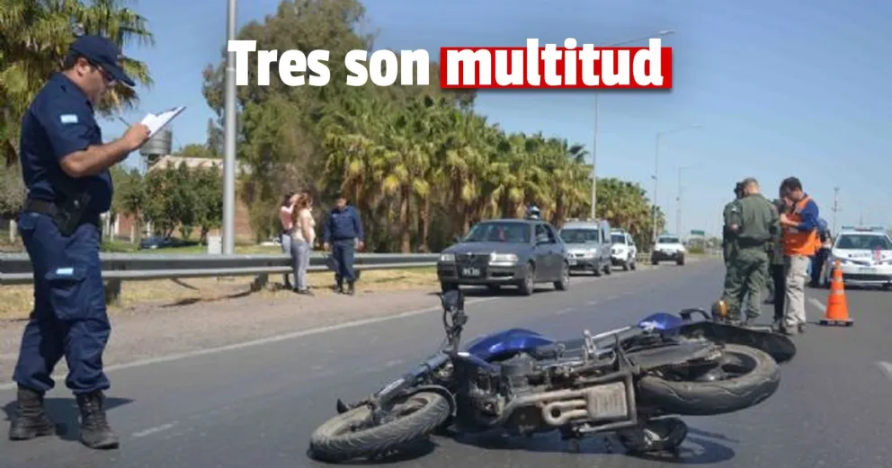 Choque triple en Capital: un motociclista de 23 años terminó fracturado