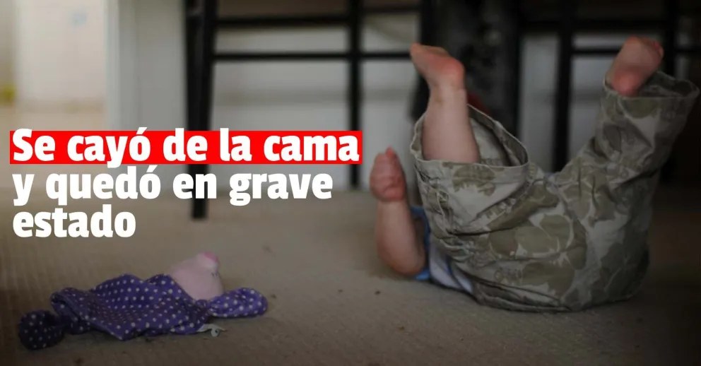 Un bebé quedó con graves traumatismos tras caerse de la cama