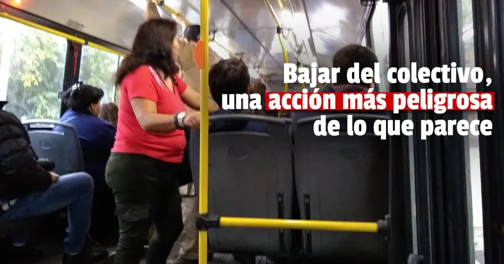 Una mujer y su hijo de 5 años cayeron de un colectivo y sufrieron heridas de consideración
