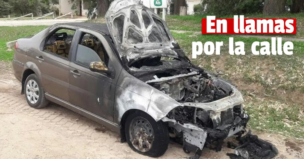 Susto en Chimbas: se le incendió el auto en plena calle