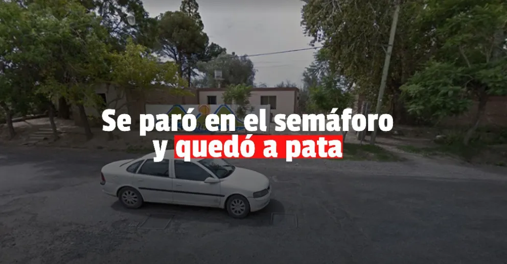 Se paró en el semáforo y le robaron la camioneta