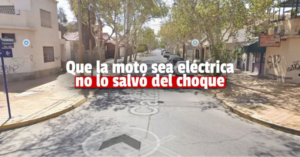 Una moto eléctrica y una camioneta impactaron en un peligroso cruce