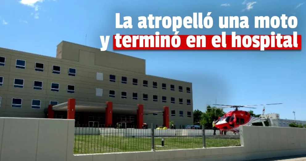 Iba en moto y atropelló a una mujer que caminaba por la orilla de la calle