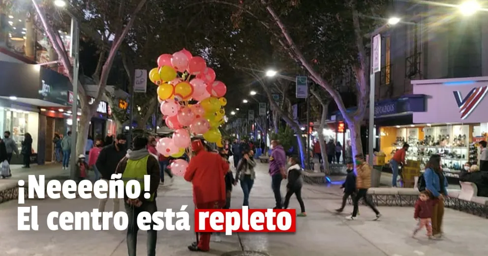 Antes del confinamiento estricto, el centro sanjuanino está abarrotado de gente 