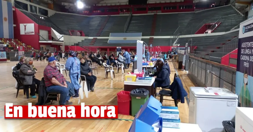 COVID-19: en el primer día, se vacunaron 5.822 personas mayores de 40 y esenciales
